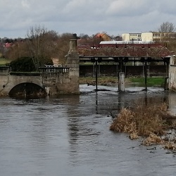 viel Wasser im Wehr 2020